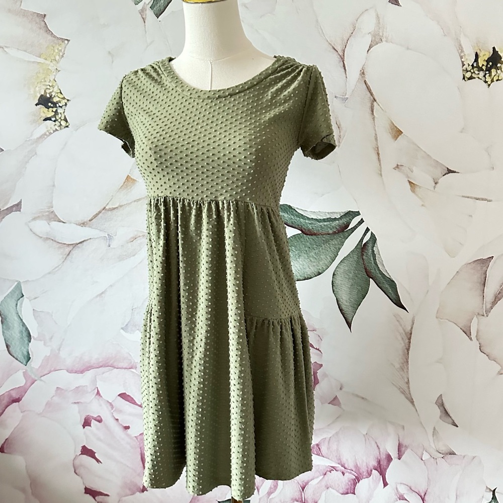 Beautiful dress that can also be used for maternity—size small
